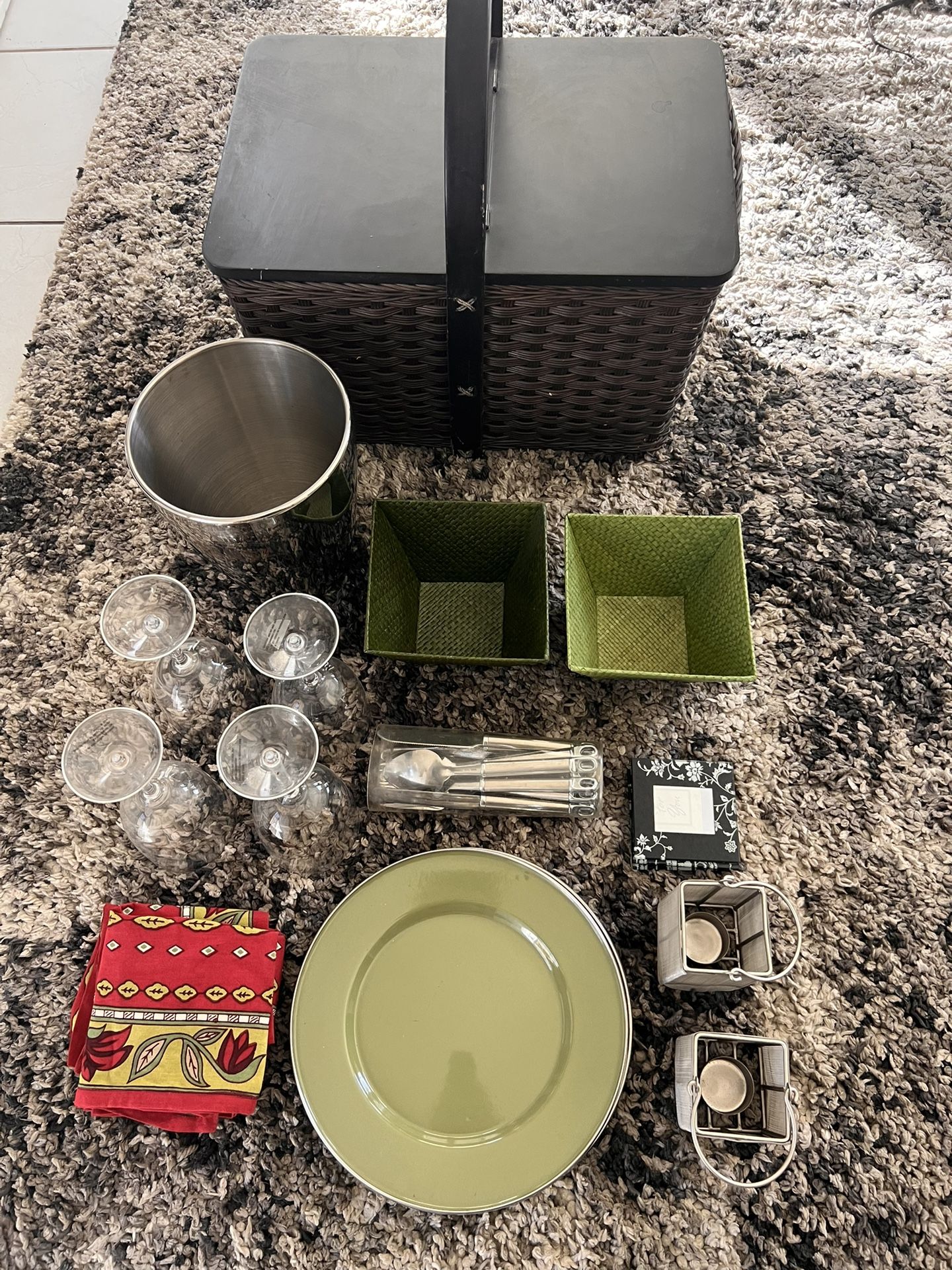 Vintage Crate And Barrel Picnic Basket Set Of 4