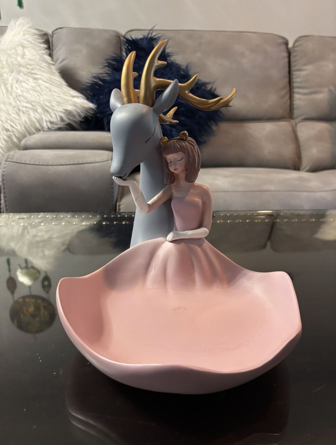 Girl’s Statue Sculpture