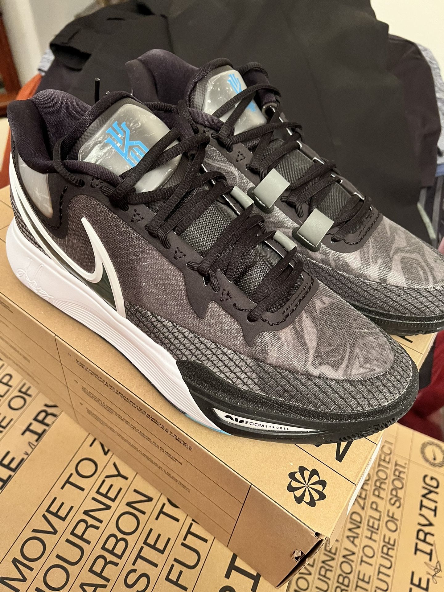 Nike Kyrie 8 Shoe New