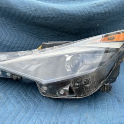 21 22 23 Hyundai Elantra Headlight Halogen w/ LED Aftermarket parts