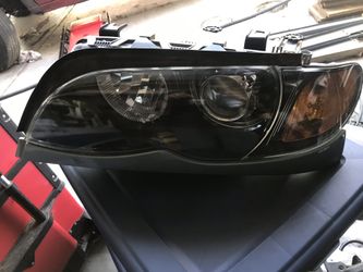 2003 bmw 325 i 4dr left headlight HID