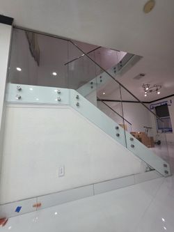 Glass stairs in all the measures