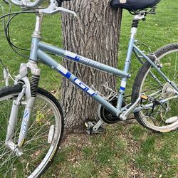 CT Timberline Bicycle Mountain or City. 26 “ with many extras.  Ready to ride.