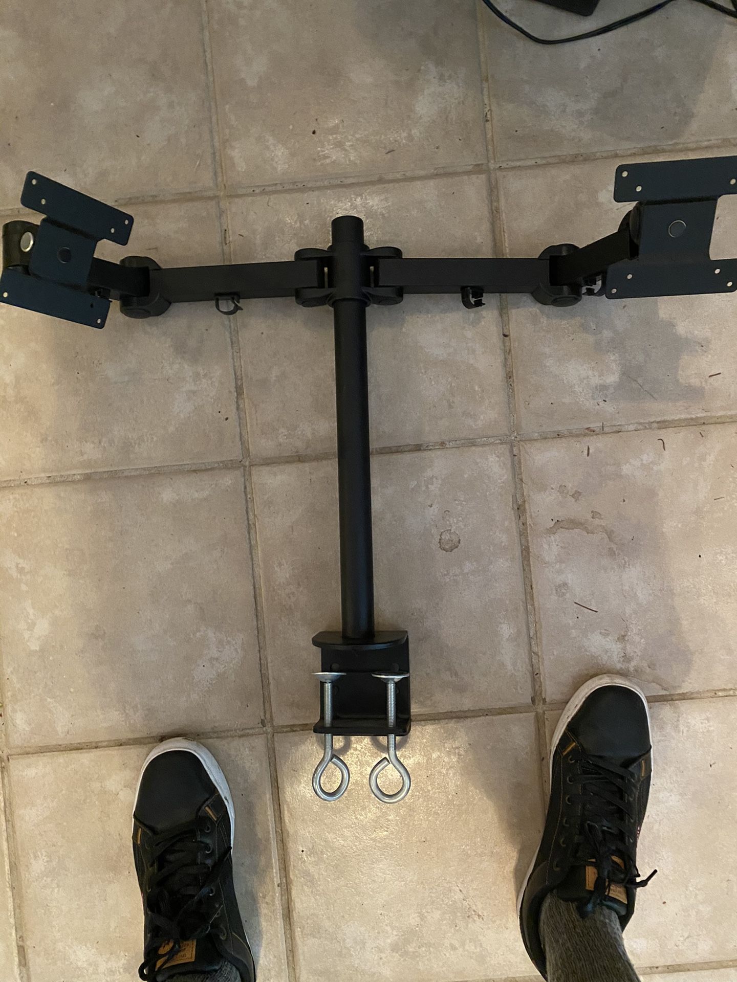Computer monitor mounts