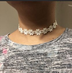 White flowers lace choker necklace