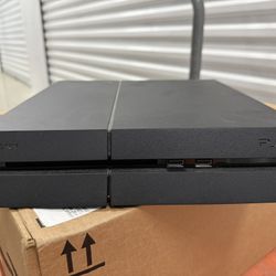 PS4 W/power Cord And 2 Controllers