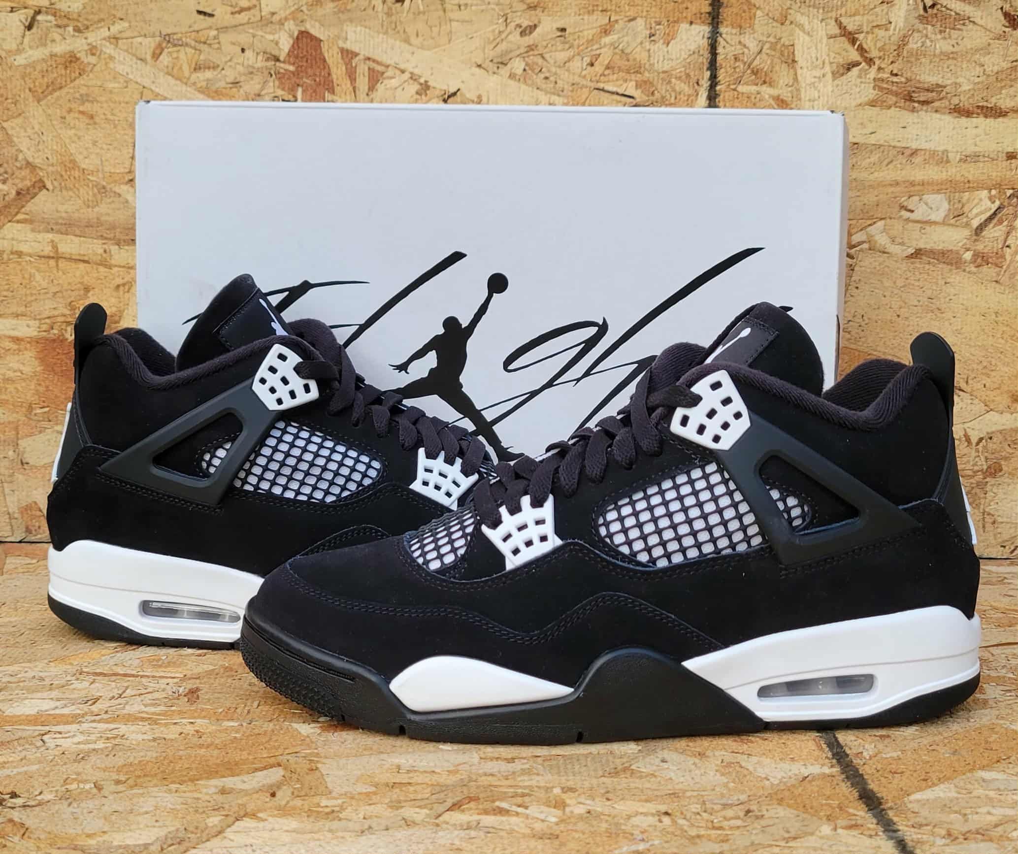 Air Jordan Retro 4 (White Thunder) 