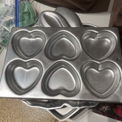 6 Cavity Hearts Baking Pan