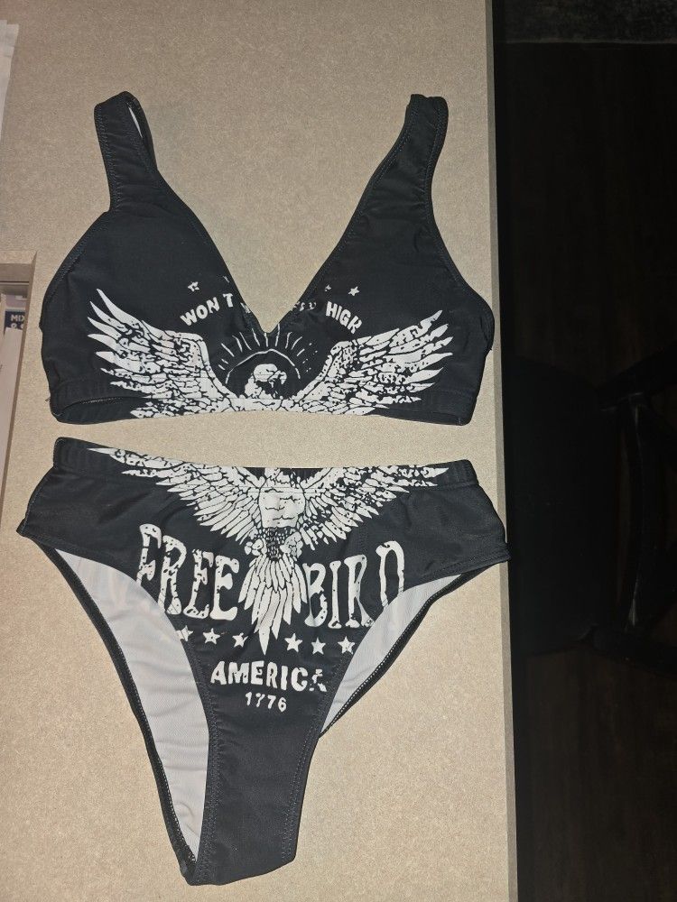 New, Only Tried On, "FREE BIRD" blk/white S/M Bikini