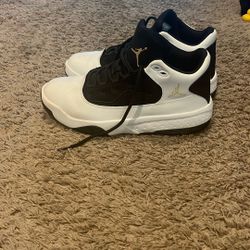 Jordan 2 Men’s 8.5 Shoes