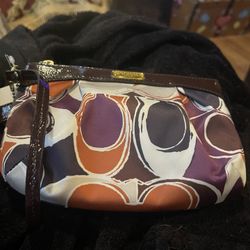 COACH- New coach Wristlet 