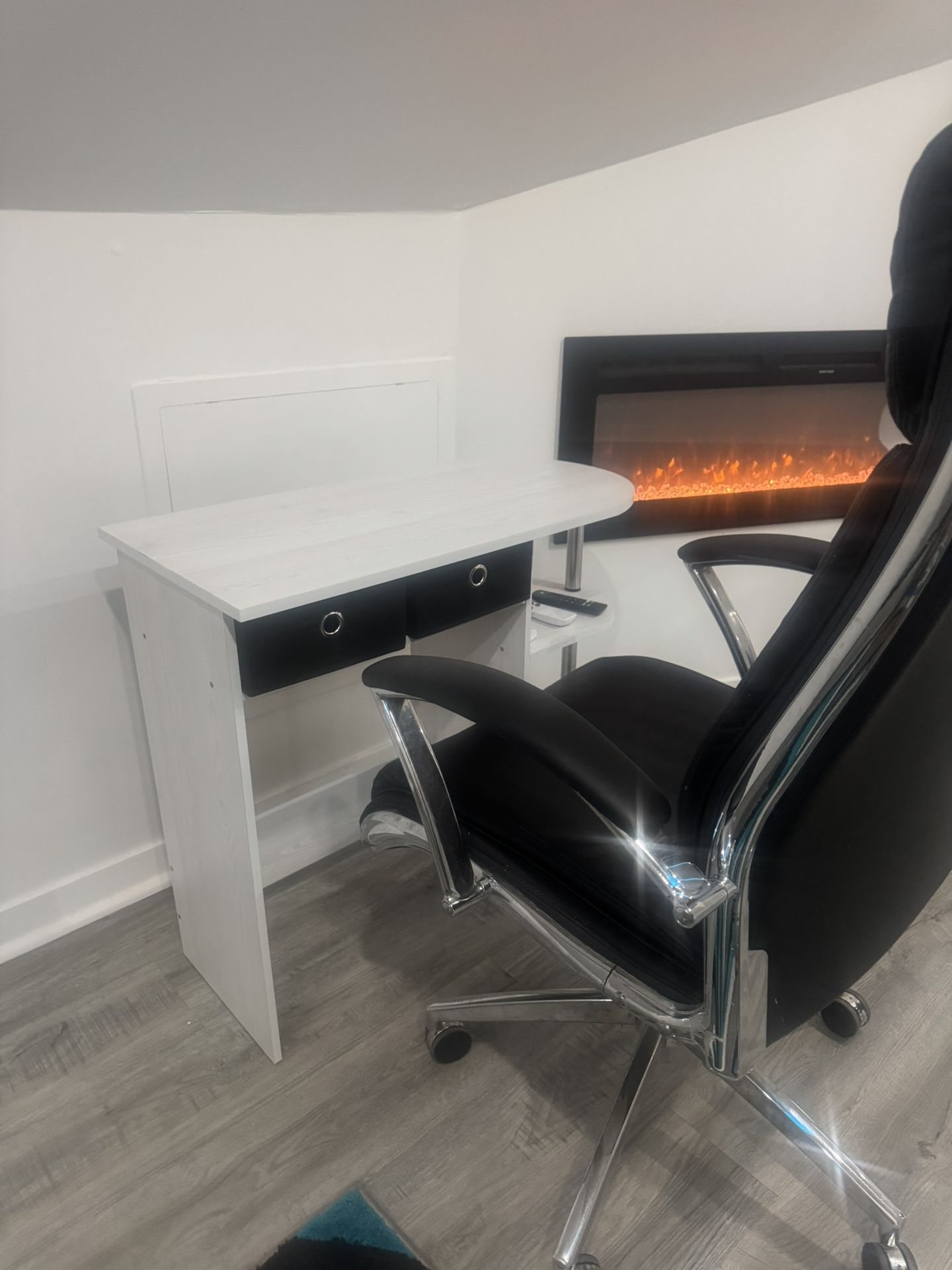 Computer table and chair 