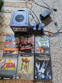 Nintendo GameCube Console Bundle with 6 Games