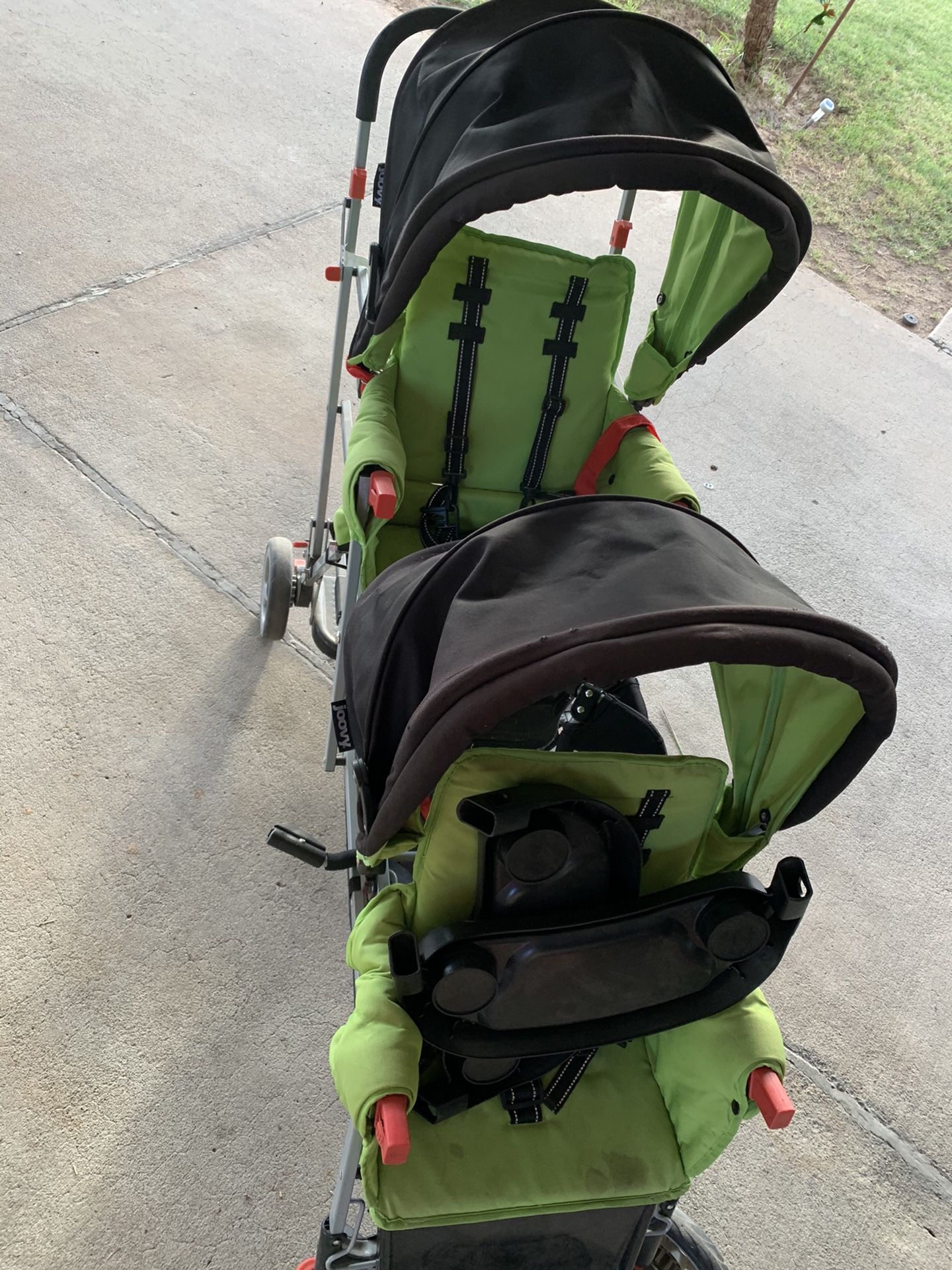 Double stroller plus extra seat for a third child(by handle)