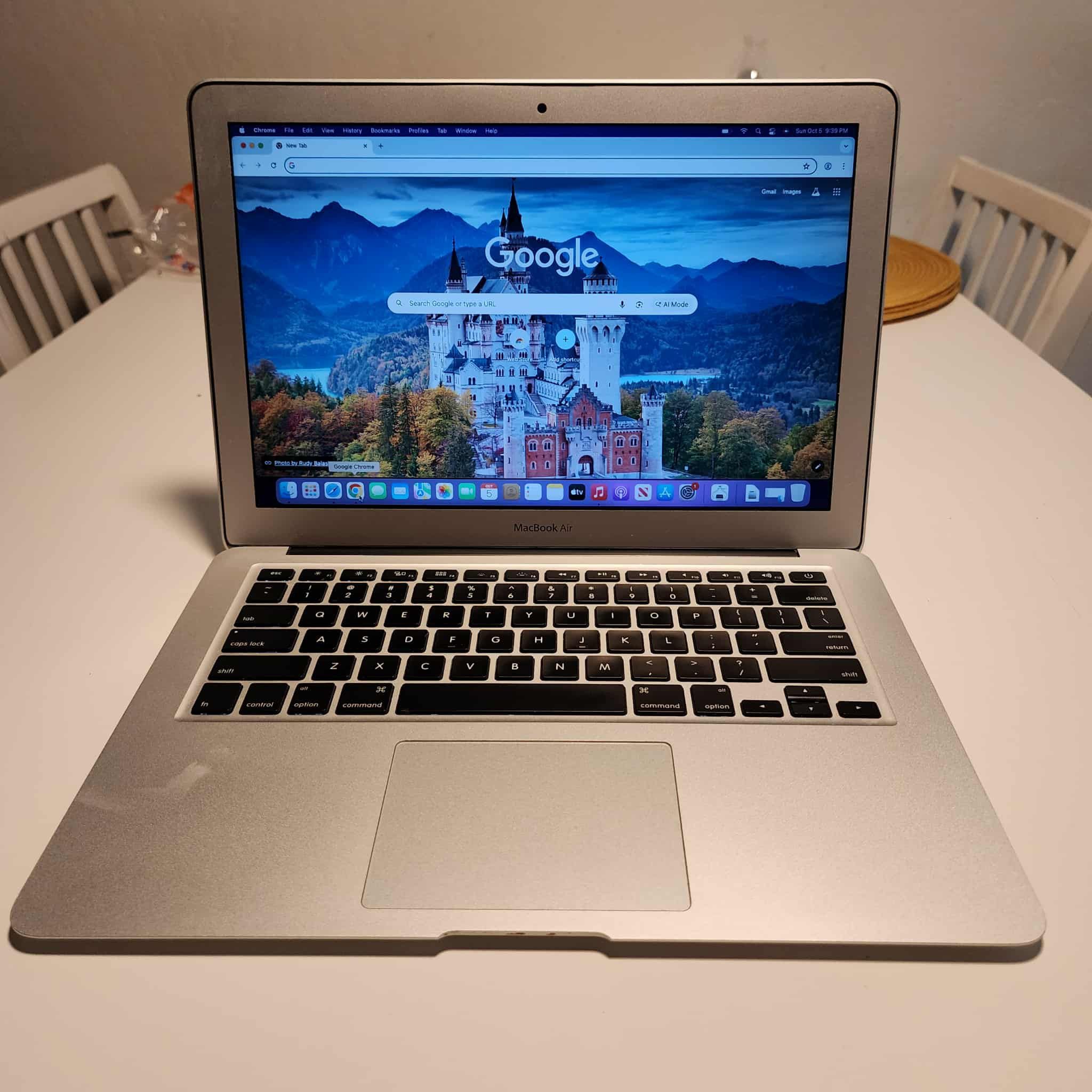 MacBook air 13-inch early 2015 Intel Core i5 1.6 GHz 8GB RAM 121GB flash storage macOS Monterrey version 12.7. Nothing wrong ** no trades **