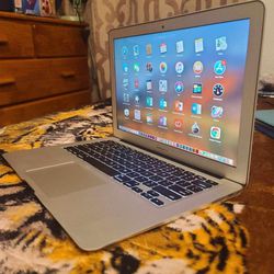 Excellent 13 inch Apple Macbook Air Laptop Computer 2017 With Intel Core i5 Processor With Programs 