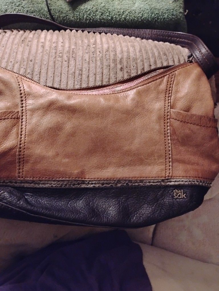 The Saks Brown L eAther Purse 👛👜