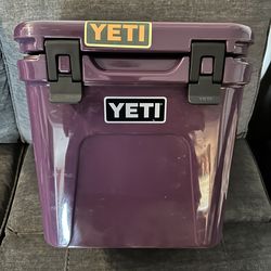 Yeti Roadie 24 Cooler - Nordic Purple