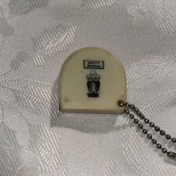 VINTAGE MINI TAPE MEASURE 
