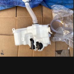 Lexus is 350 Windshield Washer Reservoir 14to16 New Aftermarket 