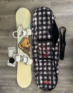 RIDE Snowboard w/BURTON Bindings and Bag