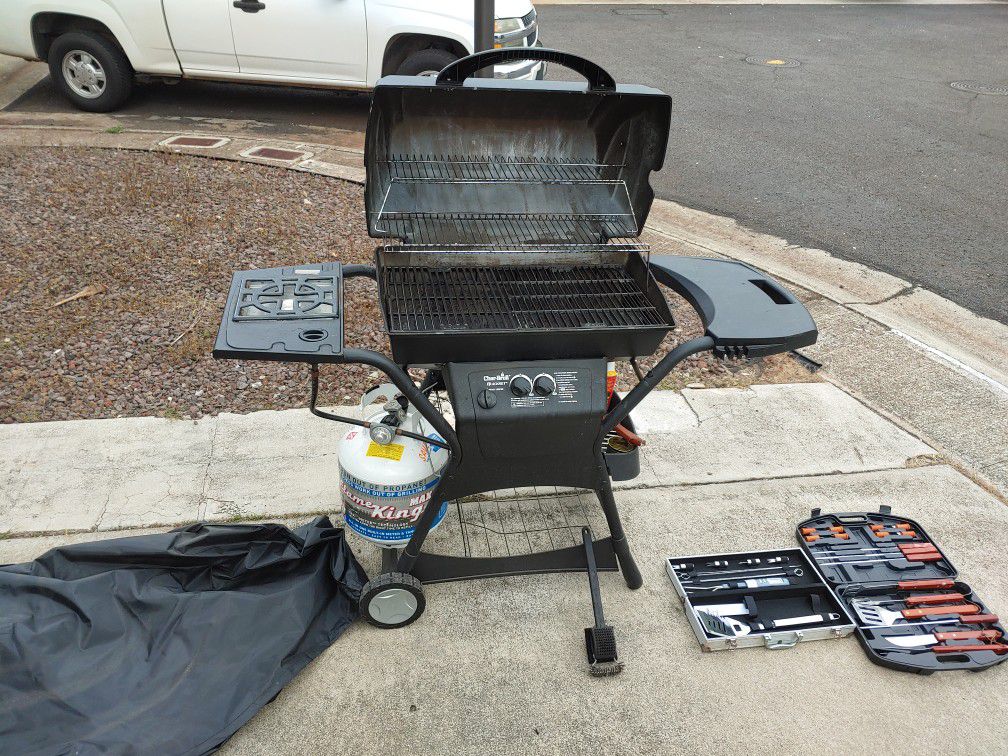 Gas BBQ with accessories