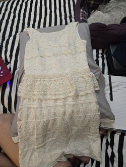 American Eagle Outfitters. Size 2. Ivory, Mini Dress.