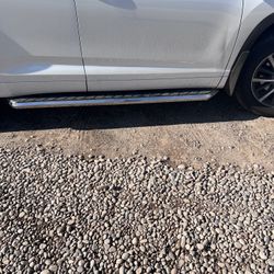 Side steps for a 2018 Toyota Highlander