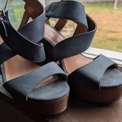 $5 Indigo rd. Like New Wedge Sandals 