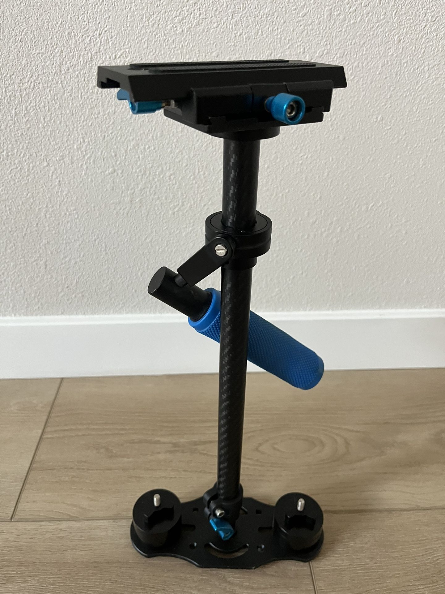 Neewer Carbon Fiber DSLR Stabilizer 24”