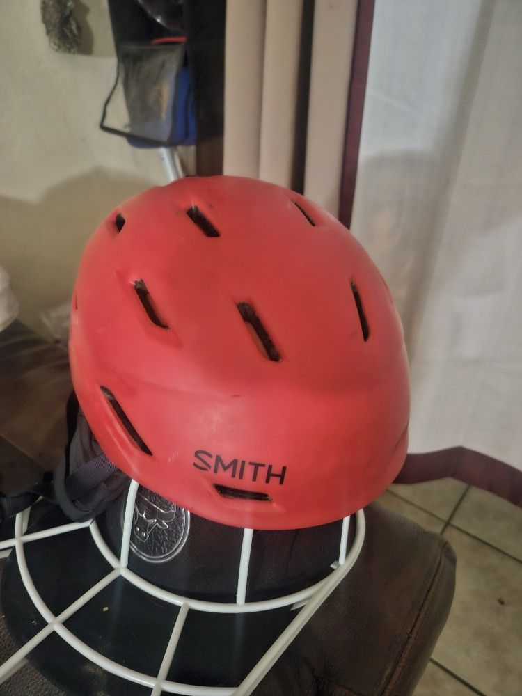 Smith Mission Ski/snowboarding With Goggles