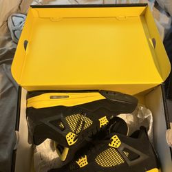 Jordan 4 Thunders 2023