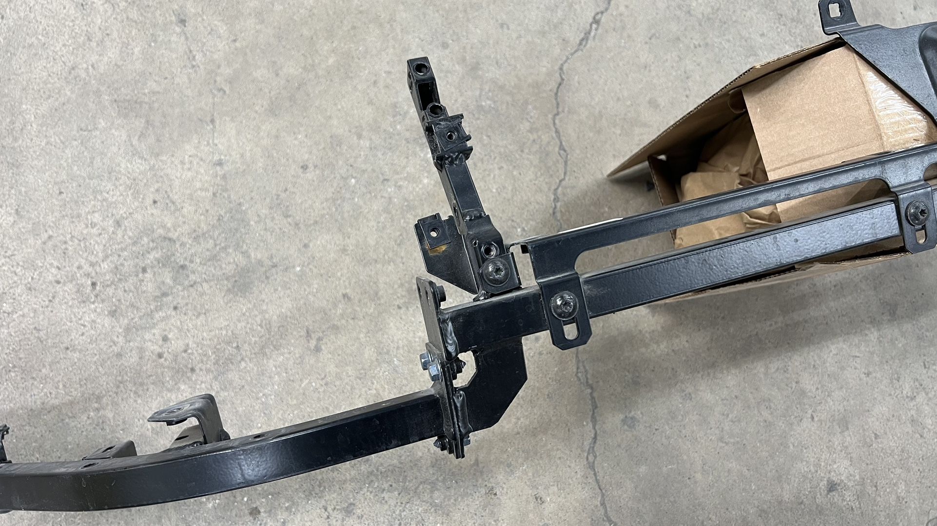 LAMBORGHINI HURACAN REAR BUMPER CROSSMEMBER SUPPORT MOUNT BRACKET OEM 4T0813753D display picture 1