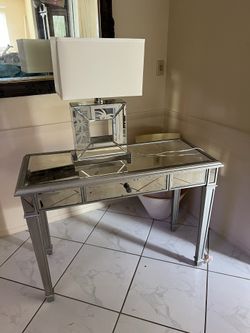 Vanity table and lamp matching