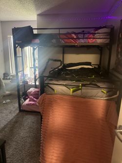 Triple twin bunk bed with 2 mattresses included
