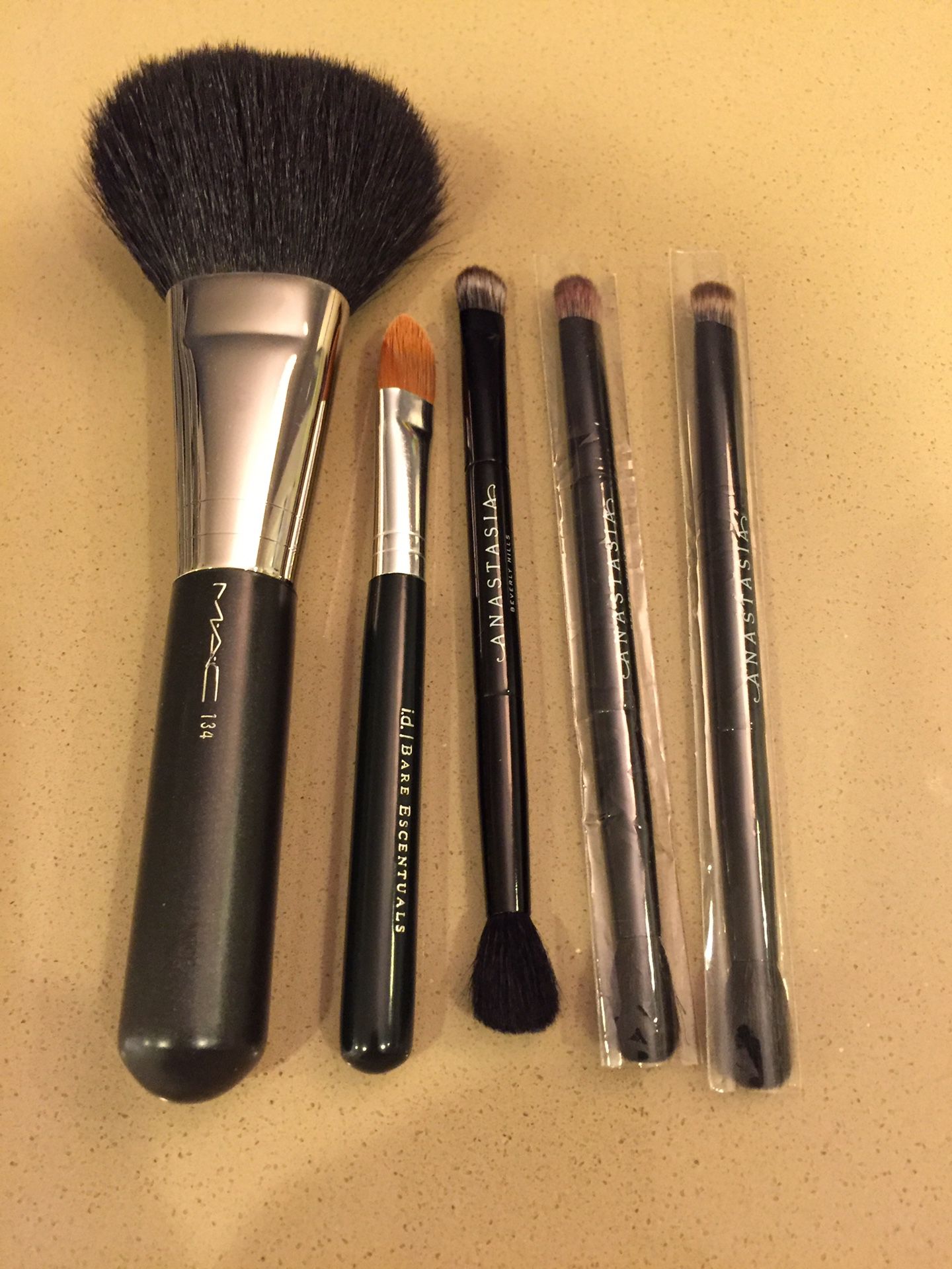 Makeup Brushes (Powder Brush | Concealer Brush | 3 Eyeshadow Brushes)