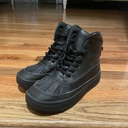 Boys Nike Boots. Size 5Y. In great condition.