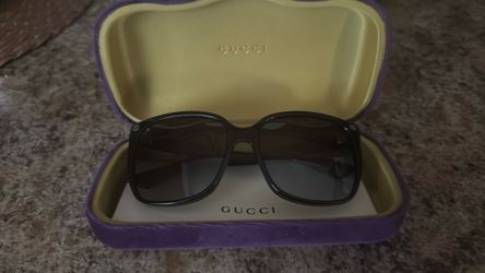 Woman’s Gucci Oversized Square Sunglasses with Case