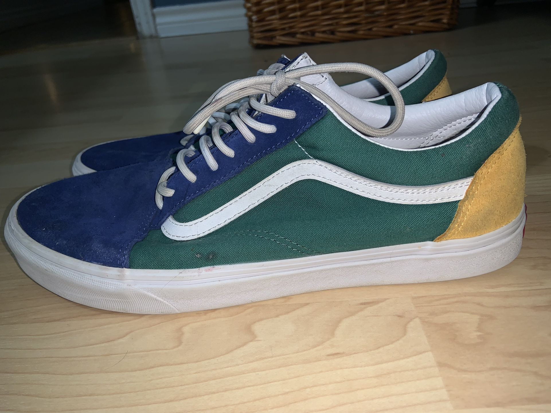 Yacht Club Vans
