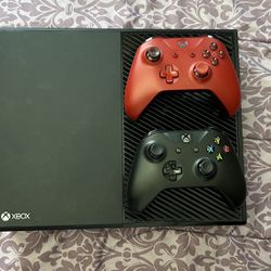 Xbox One With 2 Controllers 