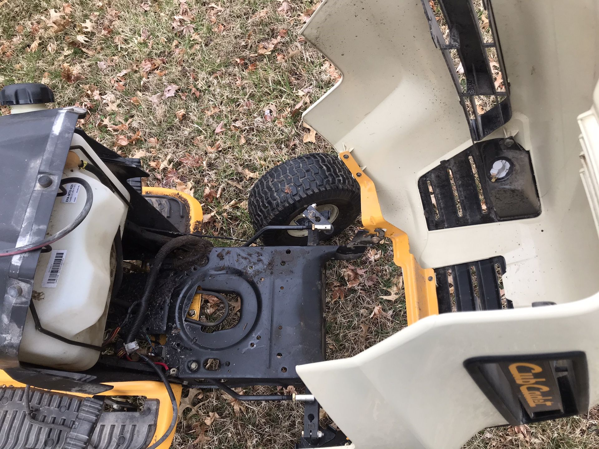 Cub cadet LTX 1045 lawn tractor with hydro transmission, for parts or