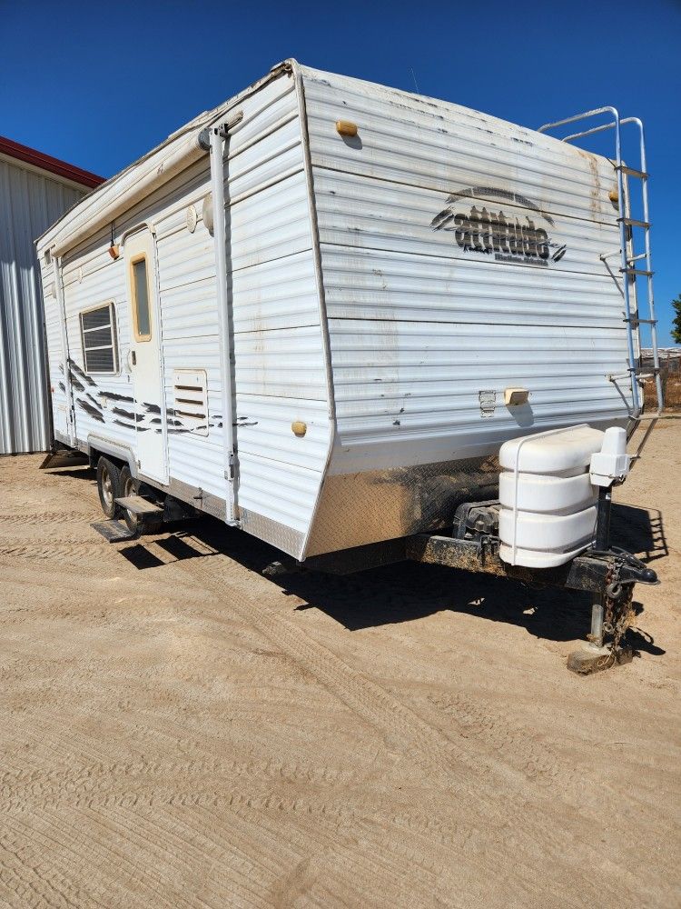 04 Attitude Toyhauler