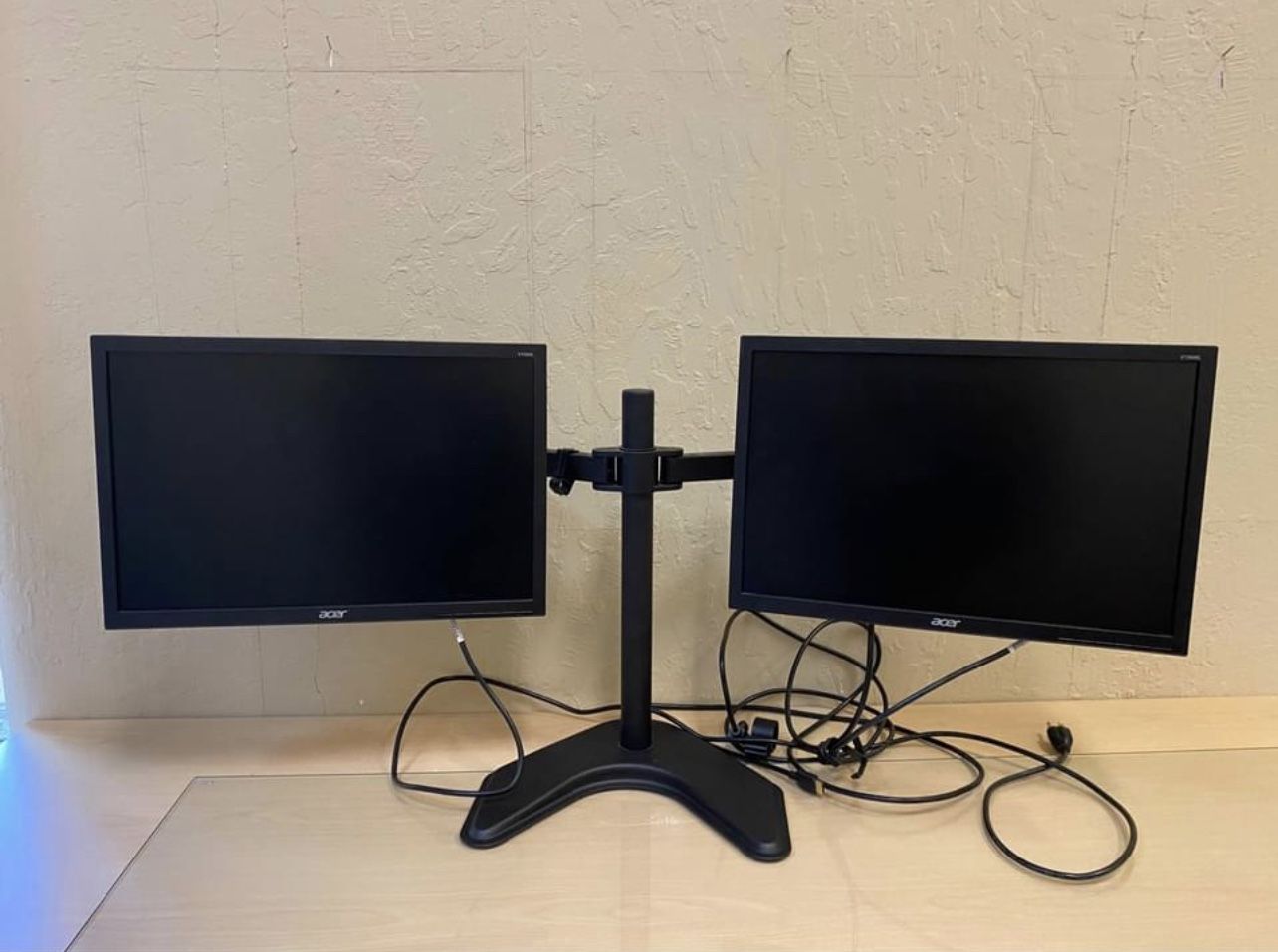 Acer 19” dual Monitors with Stand