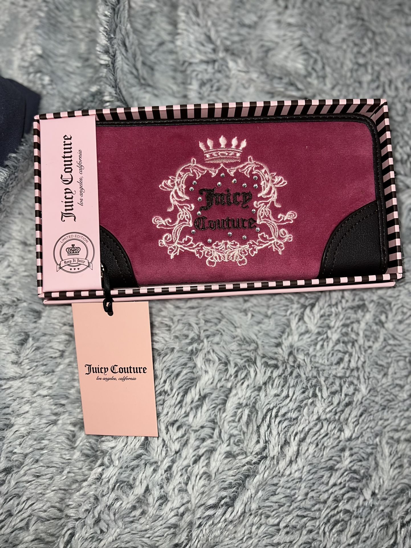 Juicy Couture Exclusive Heritage Large Velour Zip Wallet Rasberry Tart