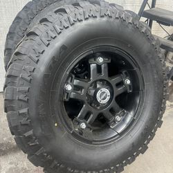 35x12.5x17 M/T Wheels & Tires 