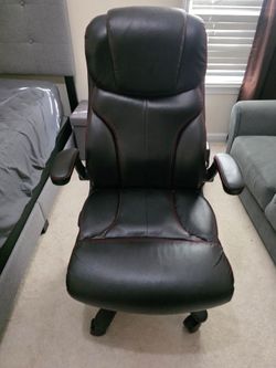 Office chair - right side loose