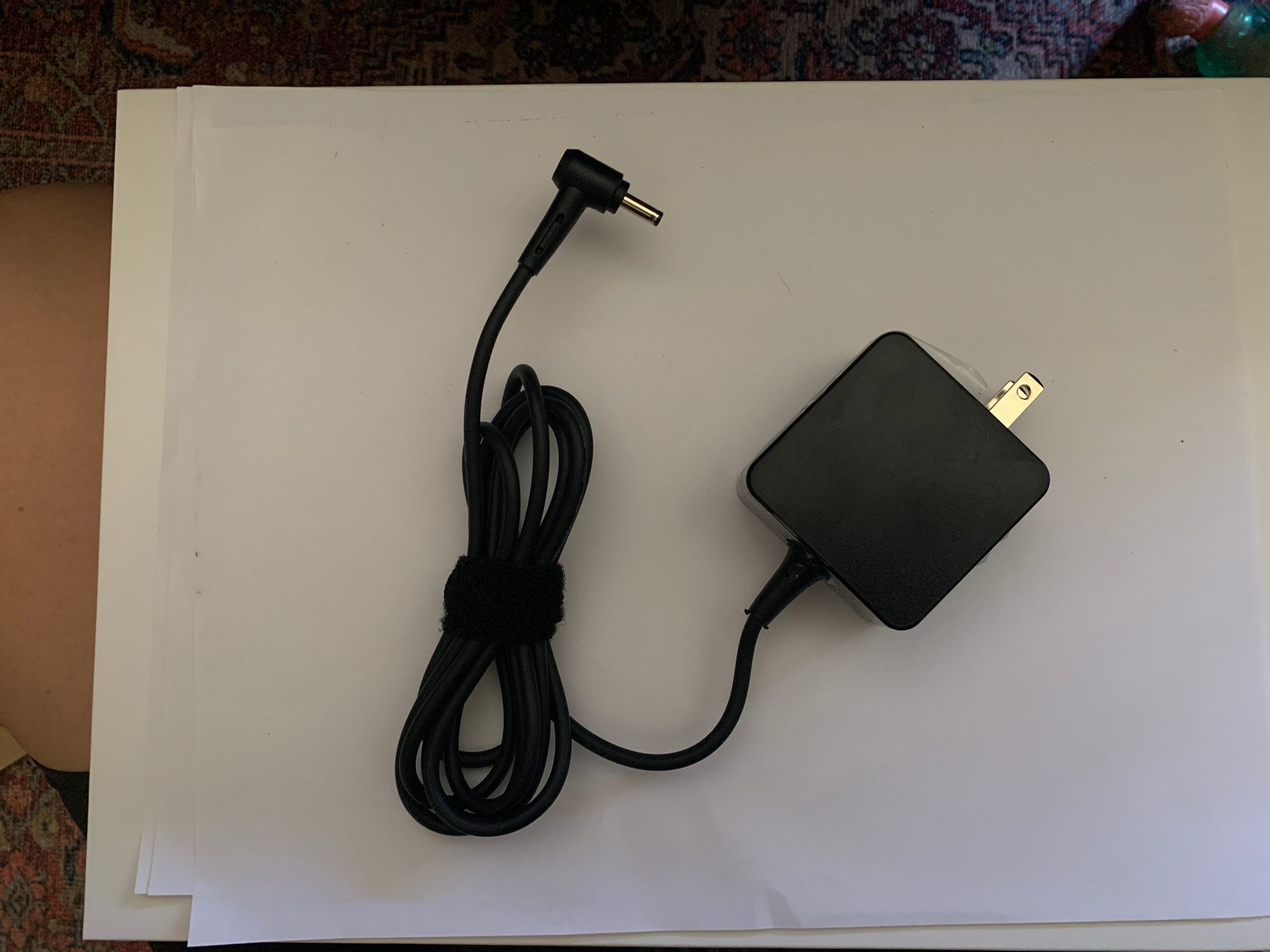 AC Adapter: 19 V — 1.75A // MODEL: ADP-33AWB