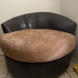 Rounded Spinning Chair 