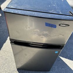 Danby Compact Refrigerator 