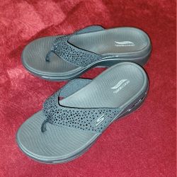 Skechers Arch Fit Women's Size 7 Flip Flop Thong Embellished Flat Comfort Sandals Excellent Condition PRICE Is Firm Cash Only 